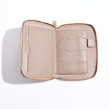 Dual Passport Holder perspectiva