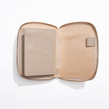 Dual Passport Holder perspectiva