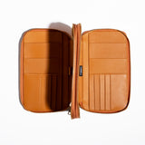 12 Passport Holder perspectiva