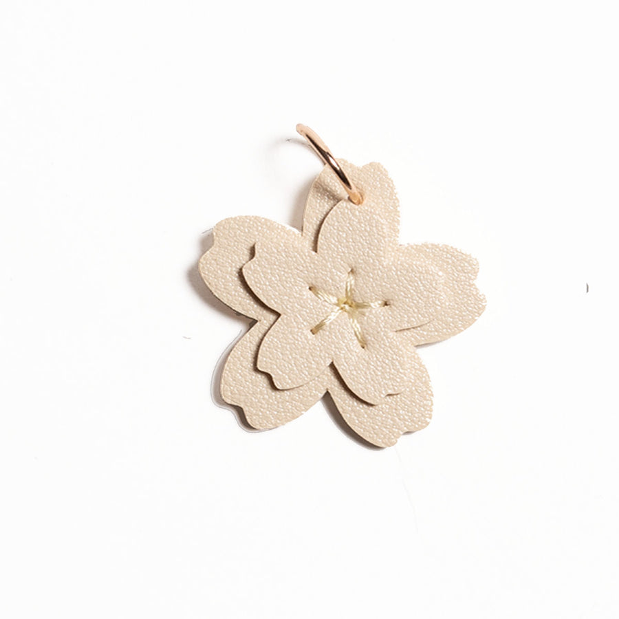 Lily Charm – Cardela
